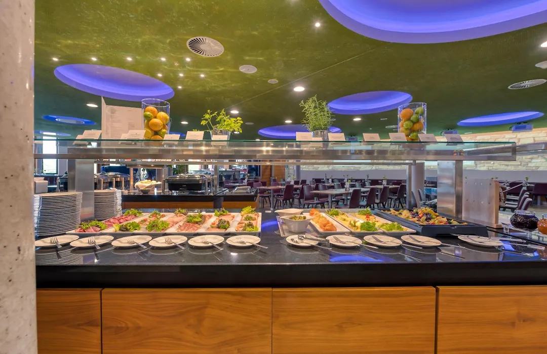 Hilton Garden Inn Stuttgart Neckarpark-1